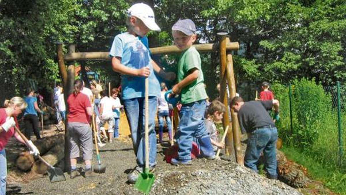 Kulmbach: Kinder und Eltern als Bauarbeiter