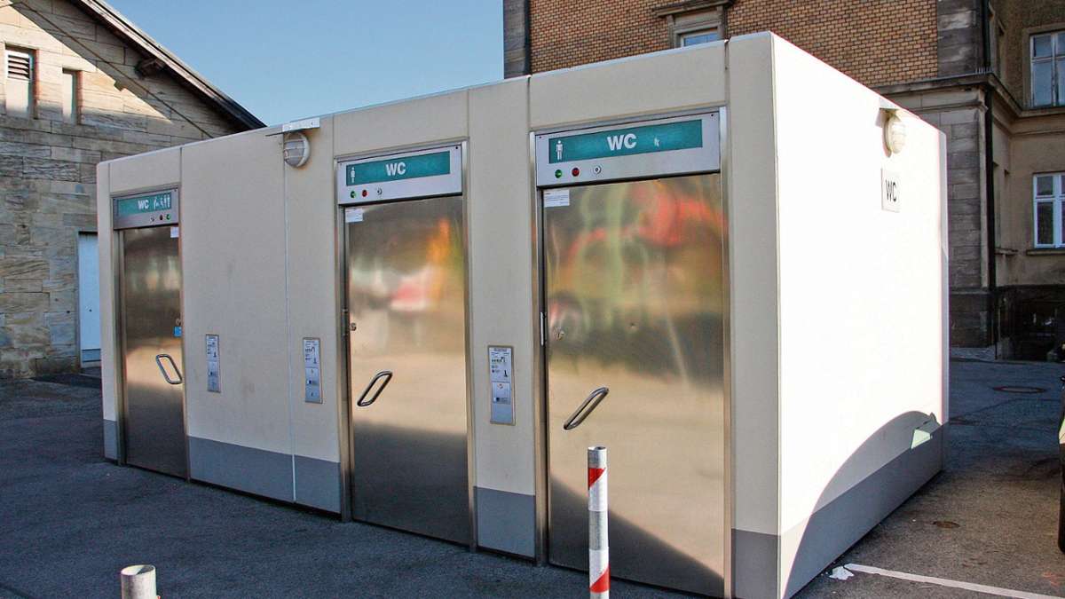 Hof: Stadt Hof baut öffentliches WC am Bahnsteig