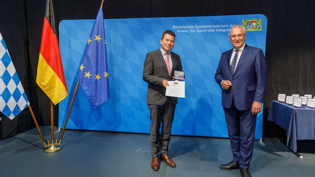 Silbermedaille für Engagement: Ehrungen für Stadträte  und Harald Fichtner