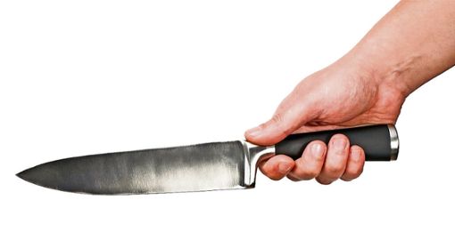 Mit einem Küchenmesser soll der Angeklagte zugestochen haben. Foto: AlenKadr/Adobe Stock