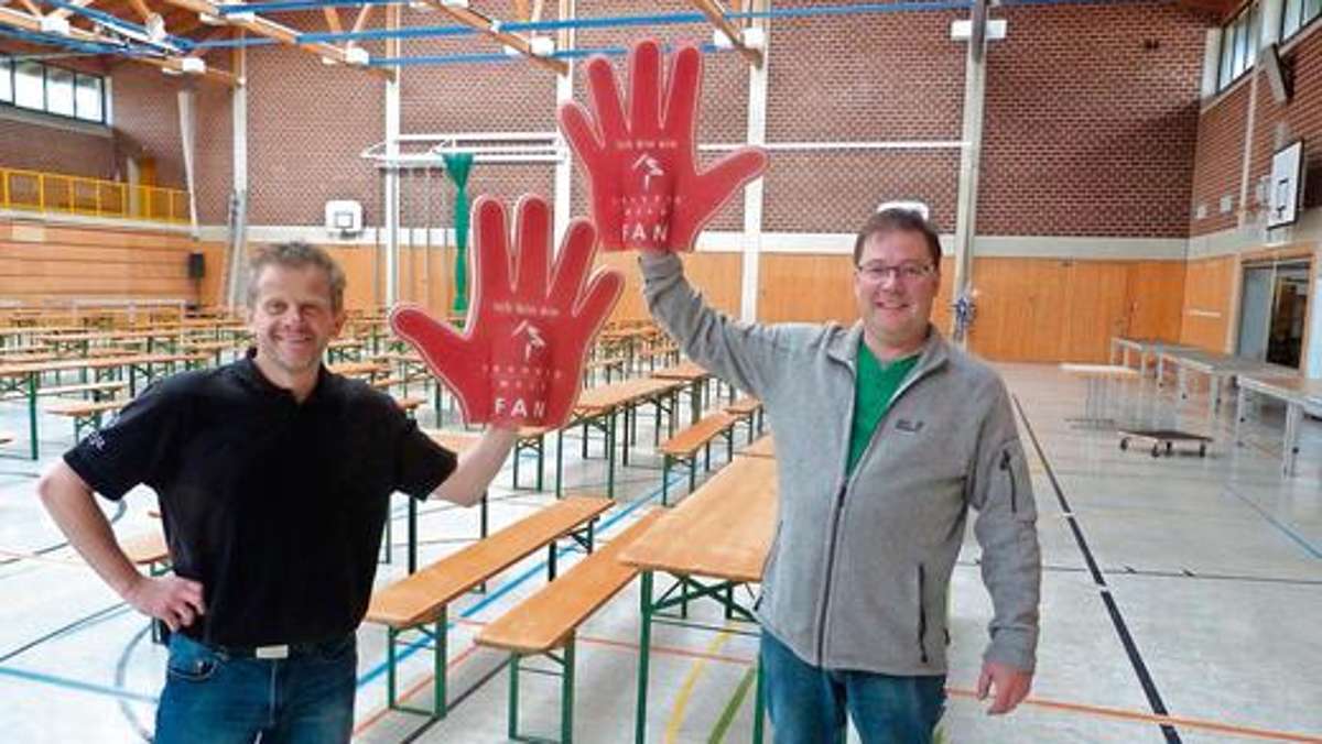 Münchberg: Zuschauerjubel mit Riesen-Händen