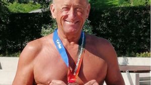 Helmut Hertelendy schwimmt zu zwei Titeln
