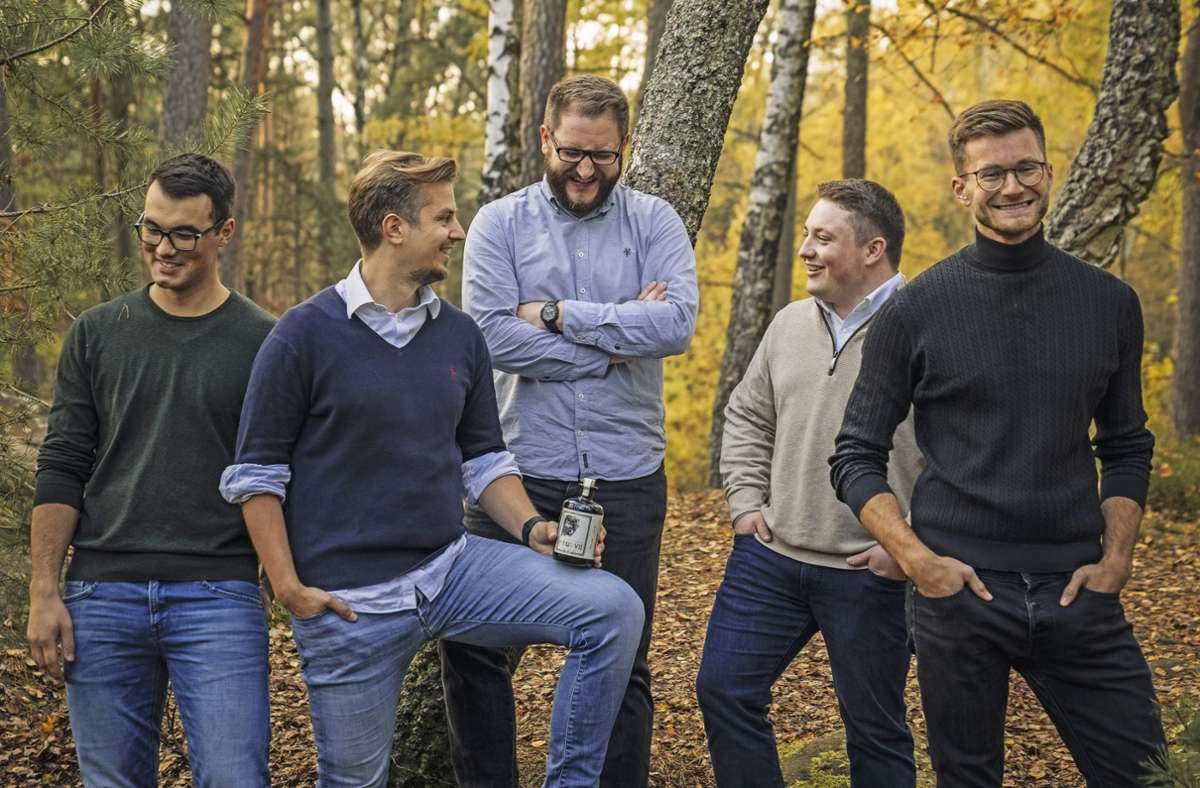 Fünf Freunde machen in ganz besonderen Gin. Von links: Gabriel Möbus, Claudio Büttner, Florian Schmieder, Julius Weidinger und Jürgen Höhn.