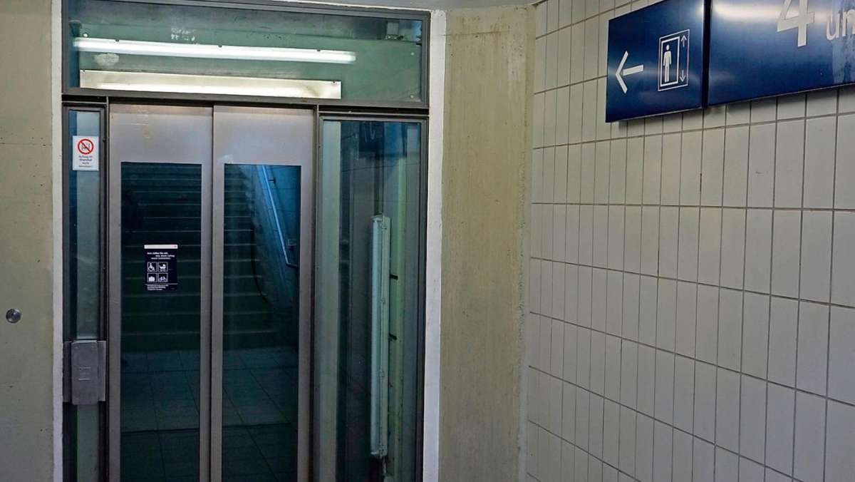 Marktredwitz: Bahnsteig-Aufzug wochenlang defekt