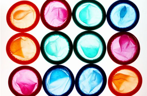 Kondome bieten sich  auch in den Wechseljahren als gute Verhütungsmethode an. Foto: dpa/Oliver Berg