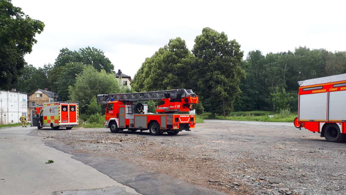 Gasgeruch: Hof: Feuerwehr und Polizei rücken aus