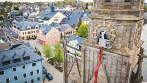 Kirchturmuhr Münchberg: Spektakuläre Reparatur mit Aussicht