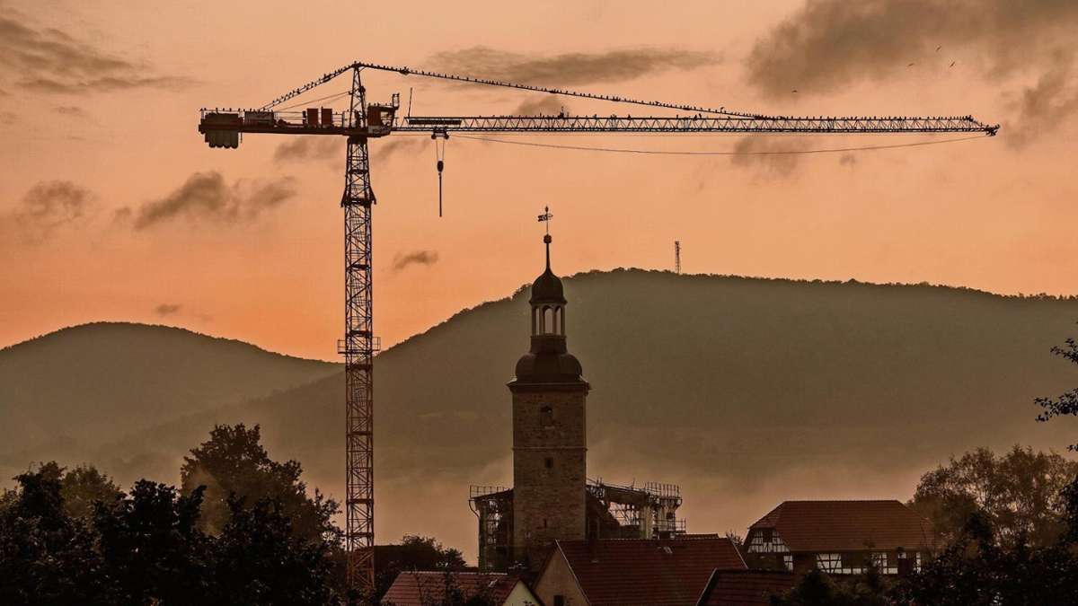 Länderspiegel: Für den Sonnenaufgang: Pärchen klettert auf Baukran