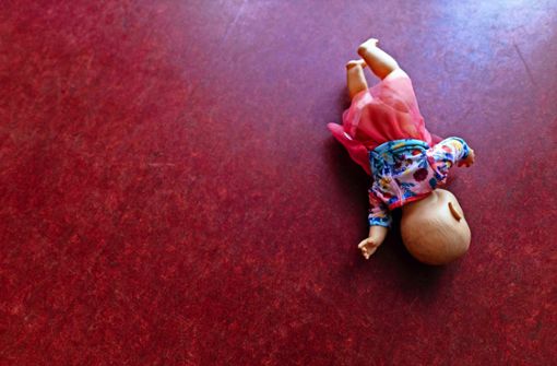 Immer wieder kommt es zu Fällen, in denen Menschen Babys und Säuglingen Gewalt antun. Foto: imago images/Future Image/Christoph Hardt via www.imago-images.de