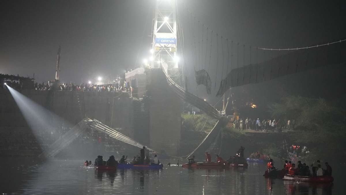 Brückeneinsturz  in Indien: Zahl der Toten steigt auf über 140