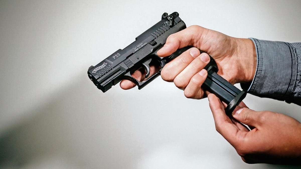 Kulmbach: 14-Jährige mit Schusswaffe bedroht: Polizei verhaftet Verdächtigen