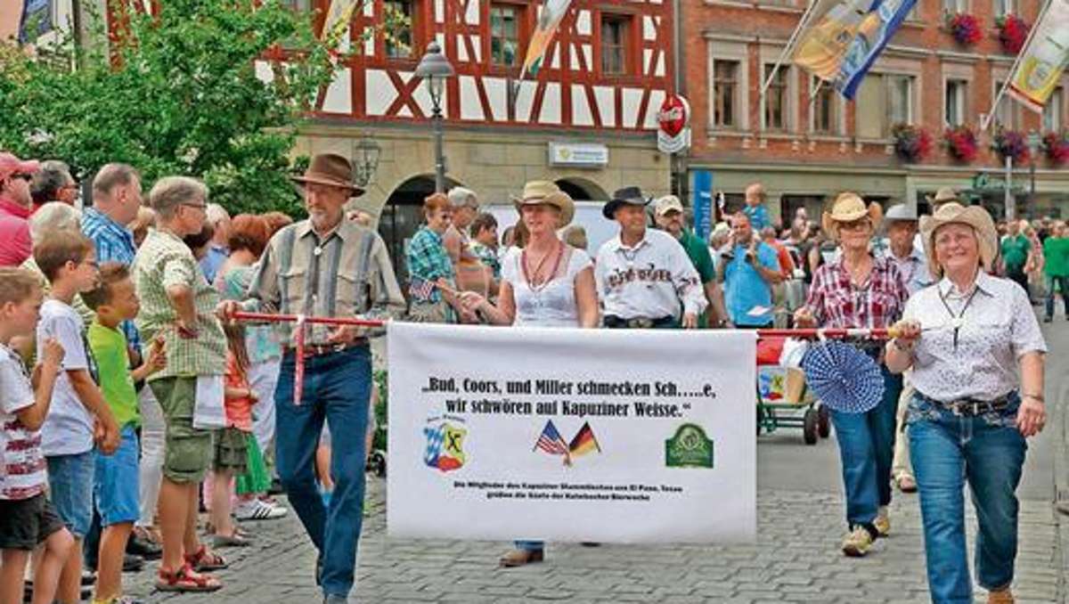 Kulmbach: Kulmbacher-Fans aus aller Welt ziehen durch die Stadt