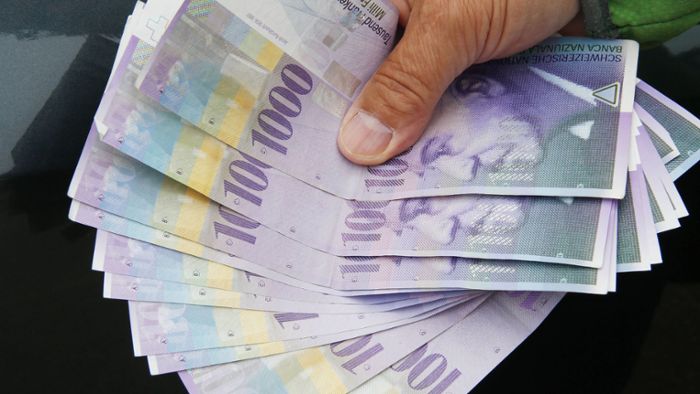 Ehrliche Finder in der Schweiz: Ehepaar findet 20.000 Franken – und bringt sie dem Besitzer