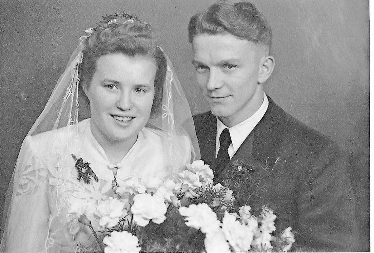 Vor ihnen lag ein glückliches gemeinsames Leben: Gertraud und Hans Schwenk als Hochzeiter.