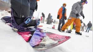 Zehnjähriger stürzt beim Snowboarden