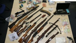 Polizei hebt Waffen- und Drogen-Arsenal aus