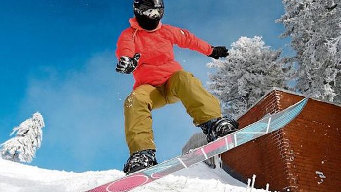 Kornberg: Jugendlicher stürzt mit Snowboard