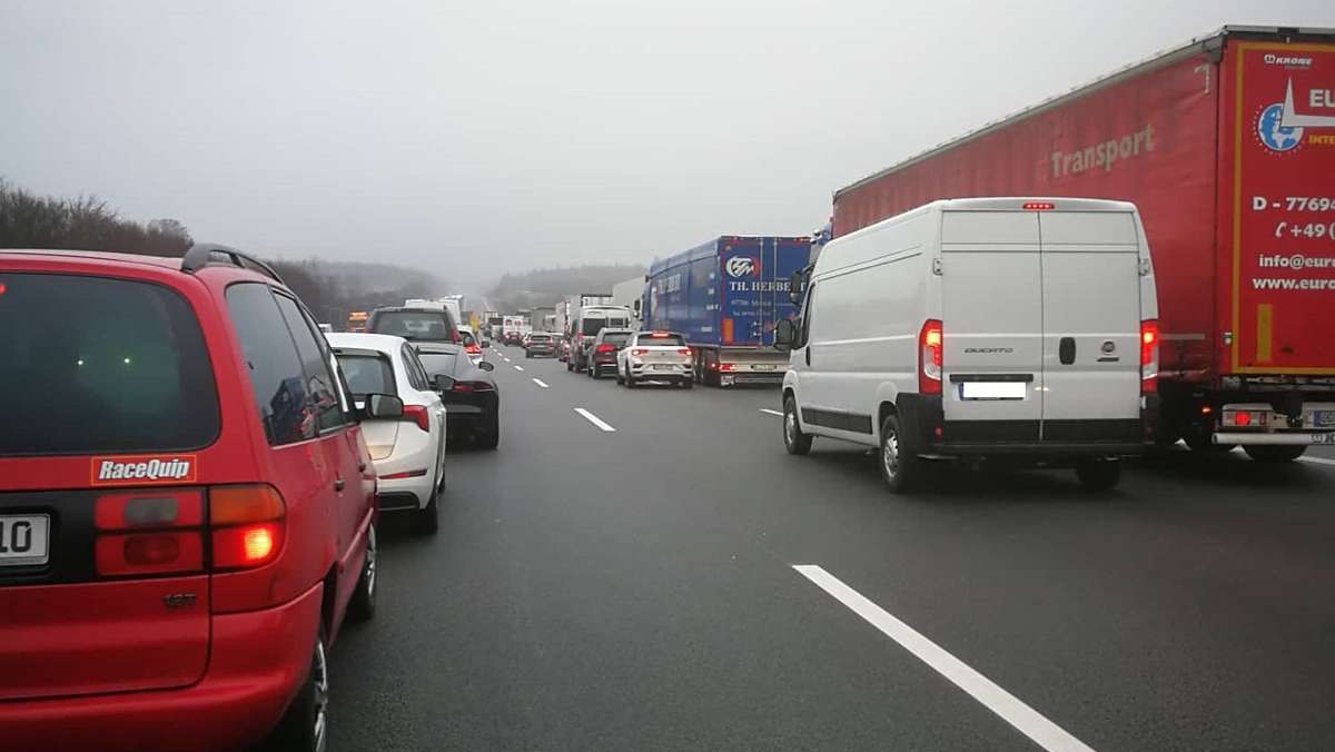 Münchberg/Hof: Blitzeis: Langer Stau auf der A9 nach Unfall