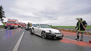 Porsche verunglückt: Oma und Enkel schwer verletzt