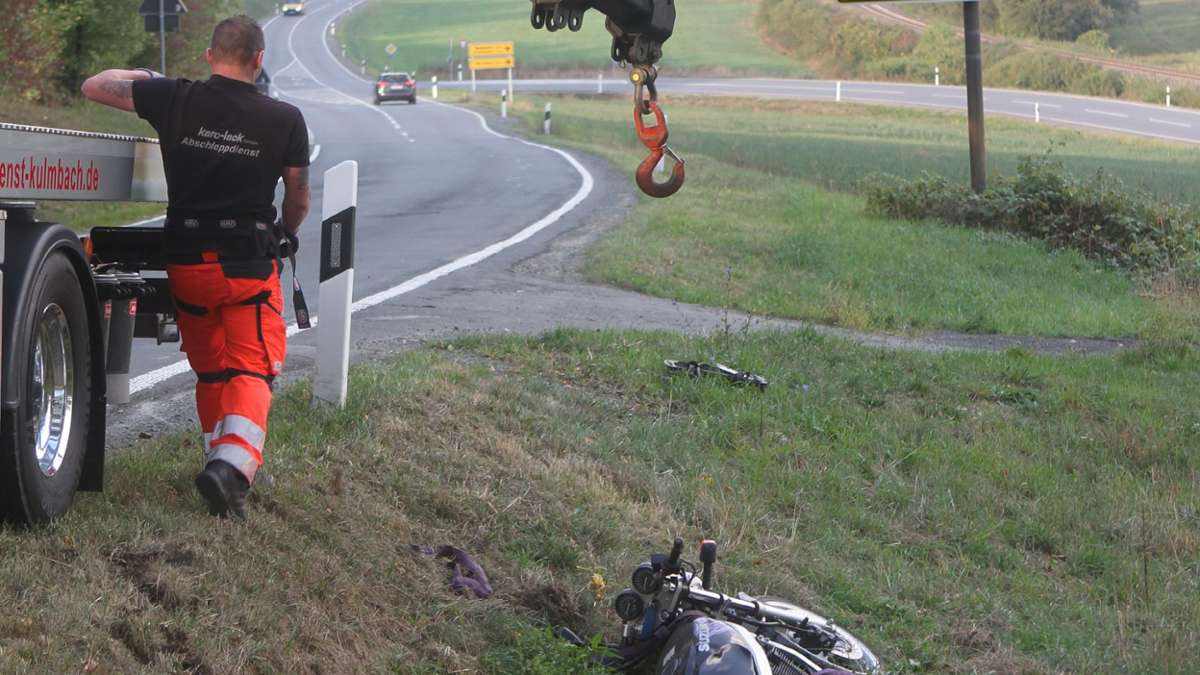 Kulmbach: Gegen Streukasten: Motorradfahrerin schwer verletzt