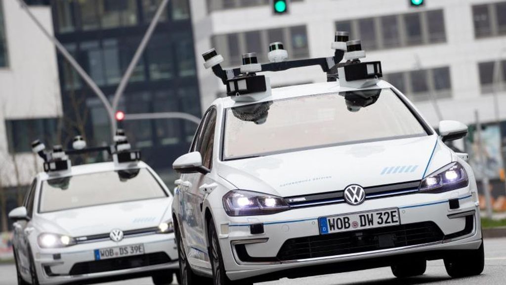 Fünf Elektro-Golf unterwegs: VW testet autonomes Fahren in Hamburg
