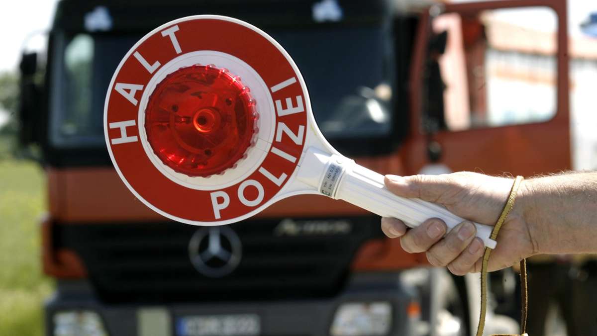 Saaleabstieg: A9: Polizei stoppt rasende Lkw-Fahrer