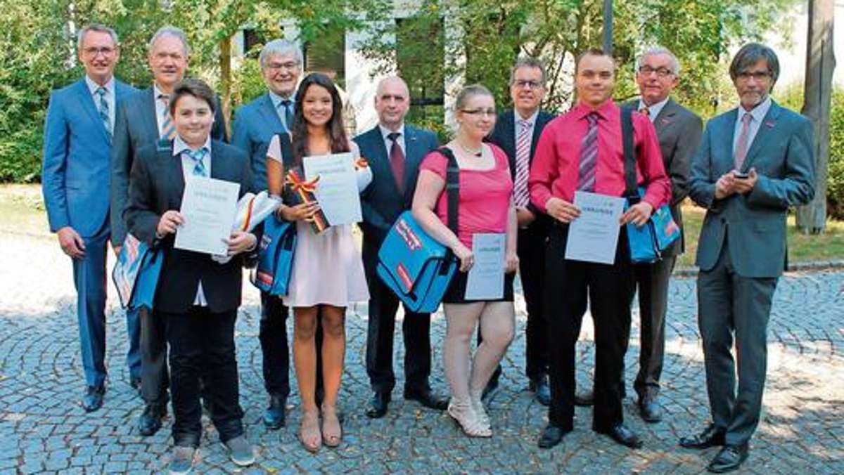 Marktredwitz: Landkreis ehrt beste Mittelschüler des Jahrgangs