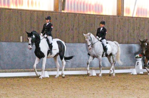 Alexa (links) und Felicia Kießling mit ihren Pferden Namingo KA und Dondolo RW Foto: Verein