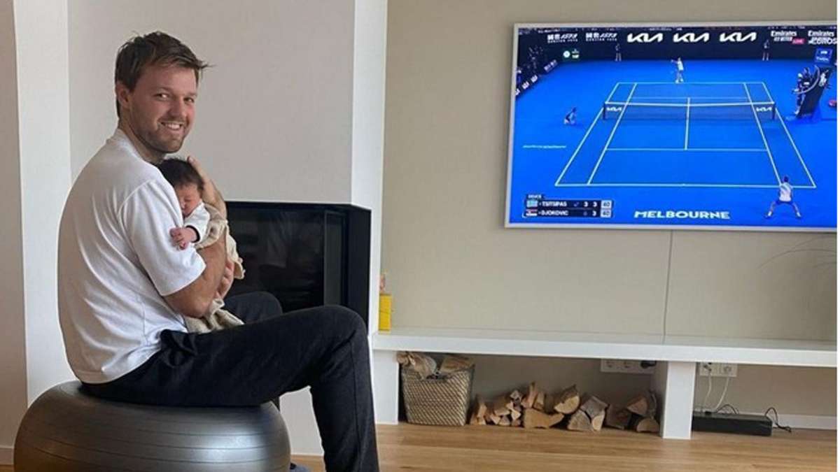 Tennis-Profi  Kevin Krawietz verzichtete im Januar dieses Jahres wegen der Geburt seines Sohnes Theo auf die Australian Open und verfolgte das Geschehen mit dem Filius im Arm nur im Fernsehen. Nun geht es im Januar gemeinsam nach Down Under.