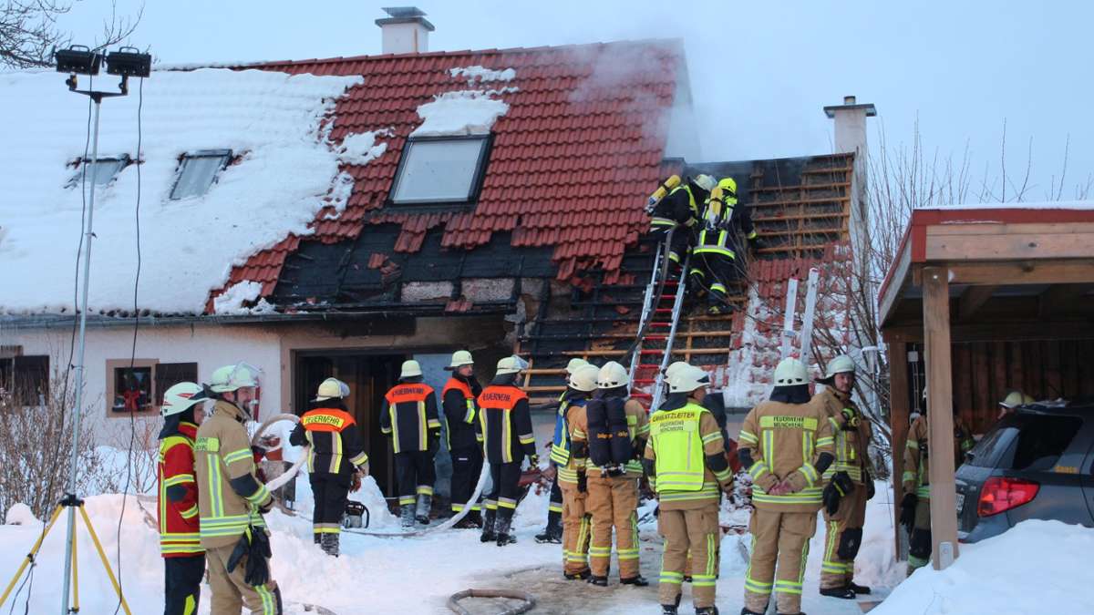 Münchberg: Münchberg:  Feuer im Schuppen greift auf Haus über