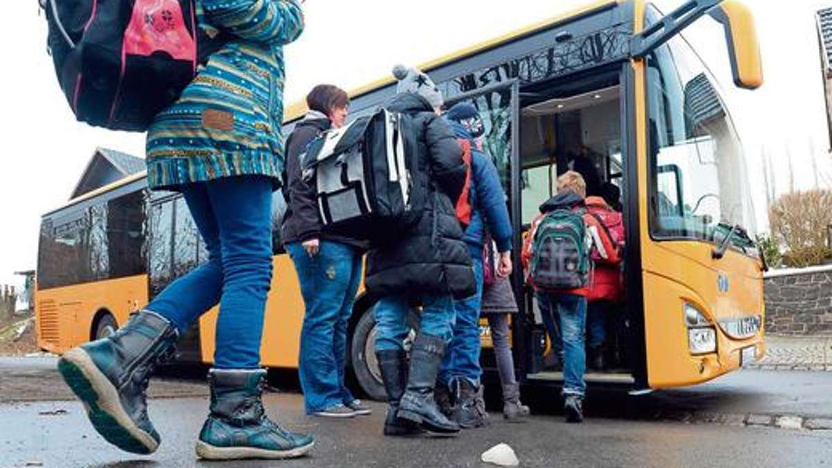 Marktredwitz: Schulbus übersieht Auto