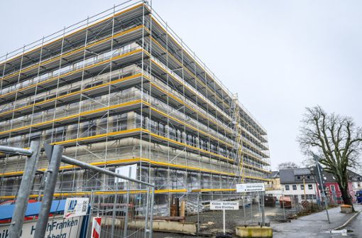 Am Klinikum in  Münchberg wird aktuell kräftig gebaut. Foto: /Patrick Findeiß