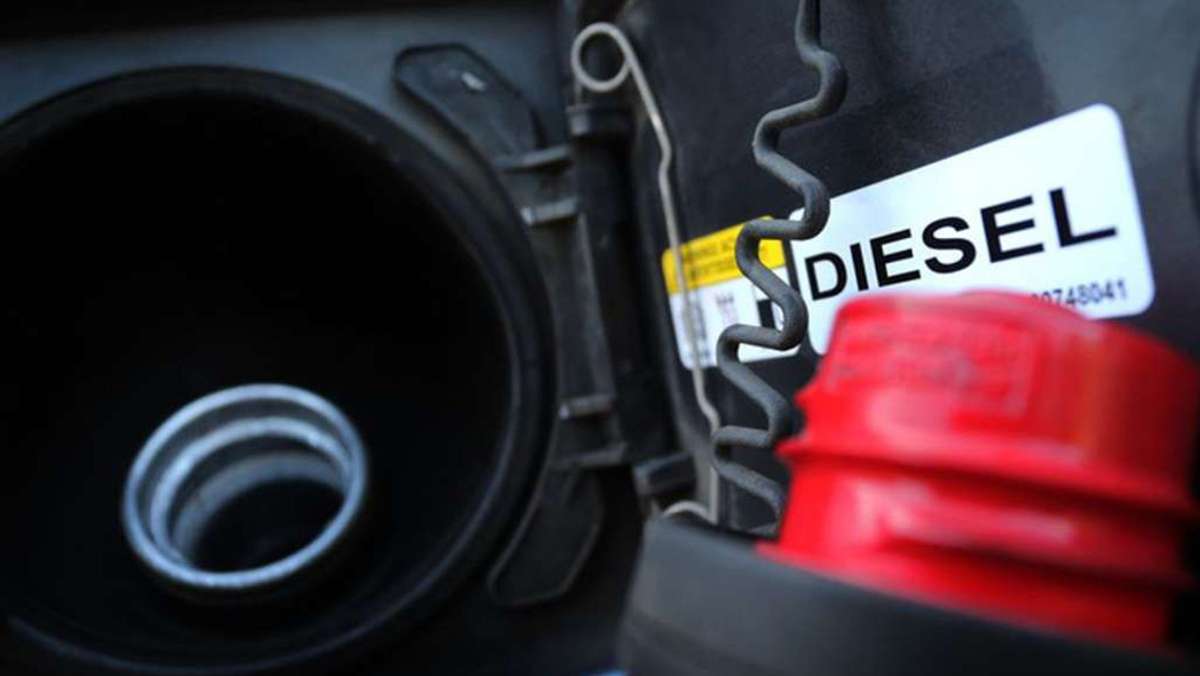Schlafender Lkw-Fahrer: Diesel-Diebe zapfen 180 Liter auf A9-Parkplatz ab