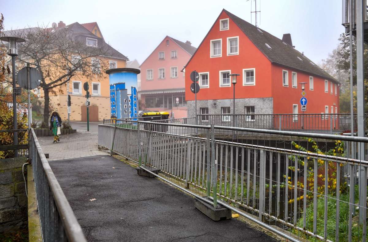 Noch in diesem Jahr soll  die „Tauer-Bridge“ in der Selber Innenstadt durch einen Neubau ersetzt werden. Foto: /Florian Miedl