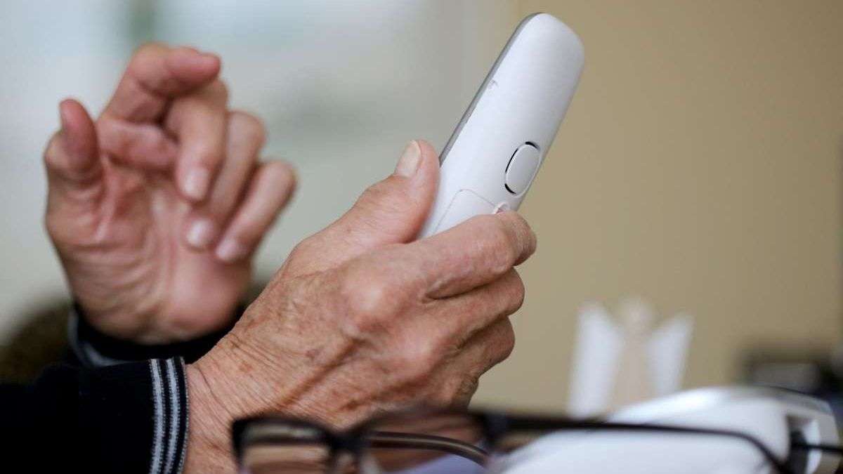 Bayreuth: Bankmitarbeiterin bewahrt Rentnerin vor Telefonbetrügern