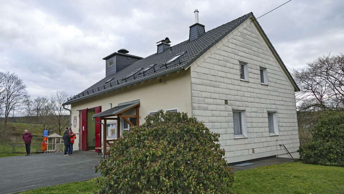 Ortstermin in Thierbach: Wird das Feuerwehrhaus  saniert?