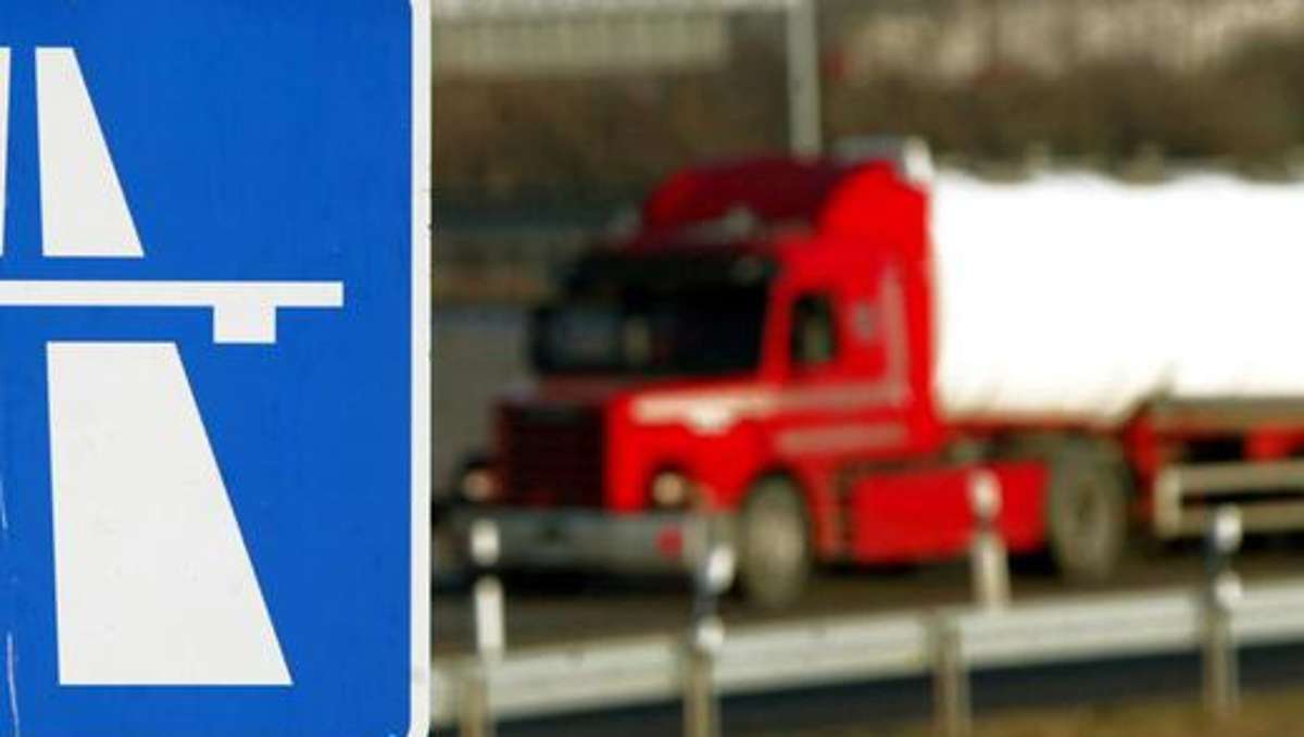 Münchberg: A9: Lkw-Fahrer parkt auf Autobahnauffahrt