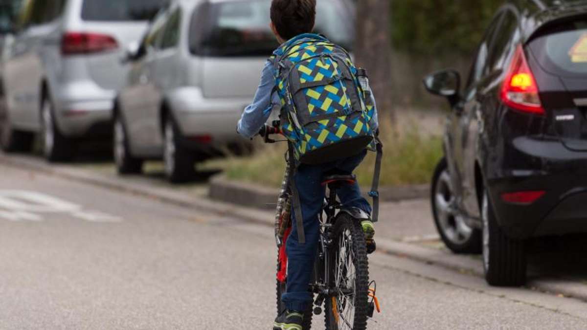 Selb: Pullover-Faden verheddert sich in Speichen: Kind nach Fahrradsturz schwer verletzt