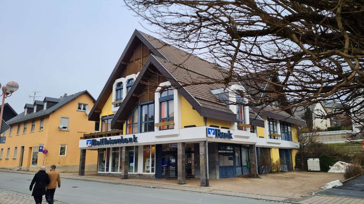 Nicht zu übersehen im Ortszentrum von Marktleugast: Die Hauptstelle der VR Bank Oberland. Foto: Timo Schmidt