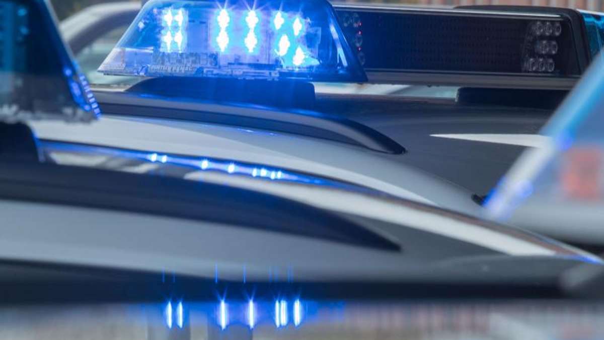 Naila: Mühldorf: 69-Jähriger rumpelt über Verkehrsinsel