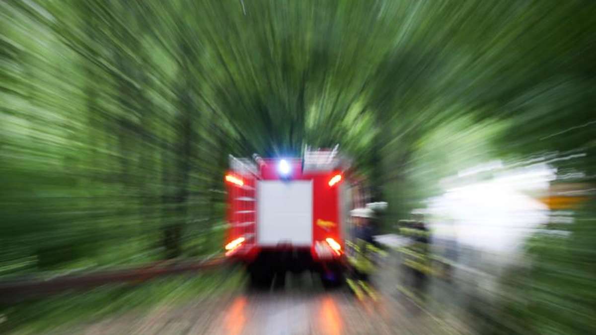 Wunsiedel: Hilferufe: Feuerwehr rettet Mann aus brennender Wohnung