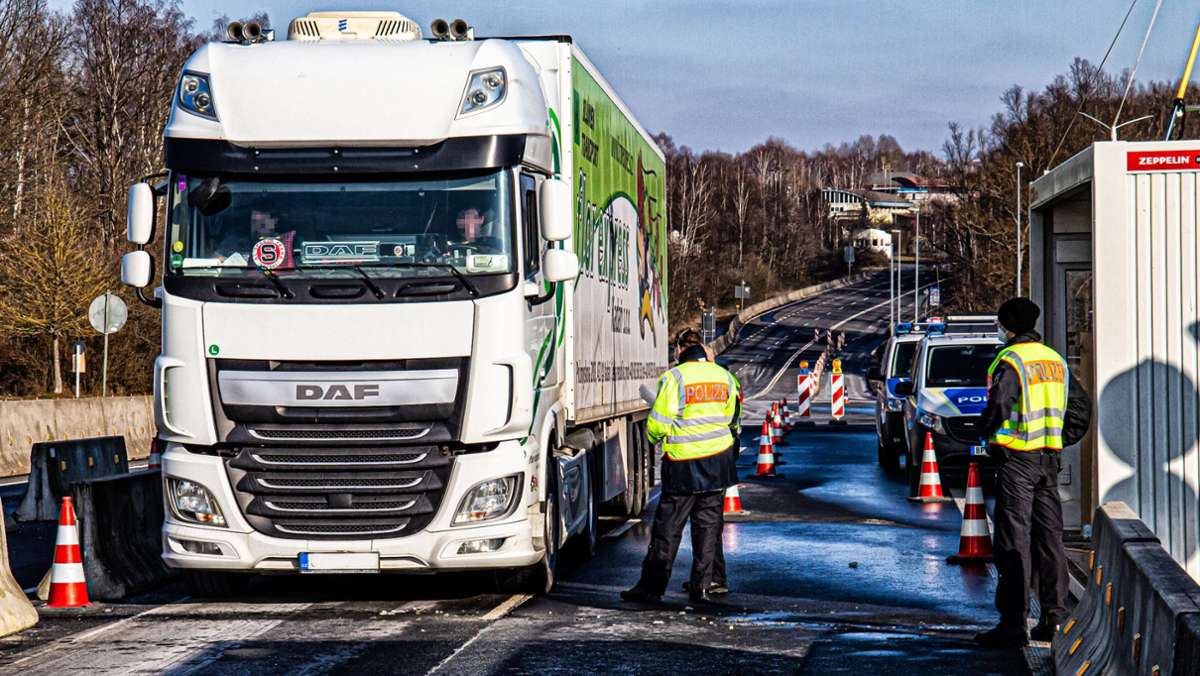 Aus Tschechien: Lkw-Fahrer reisen mit gefälschten Test-Bescheinigungen ein