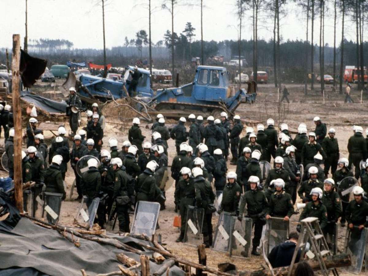 Anti-Atom-Dorf in Gorleben im Juni 1980: Das Thema Endlager ist seit Jahrzehnten äußerst umstritten - im Mittelpunkt der Auseinandersetzungen stand der Salzstock Gorleben. Foto: Dieter Klar