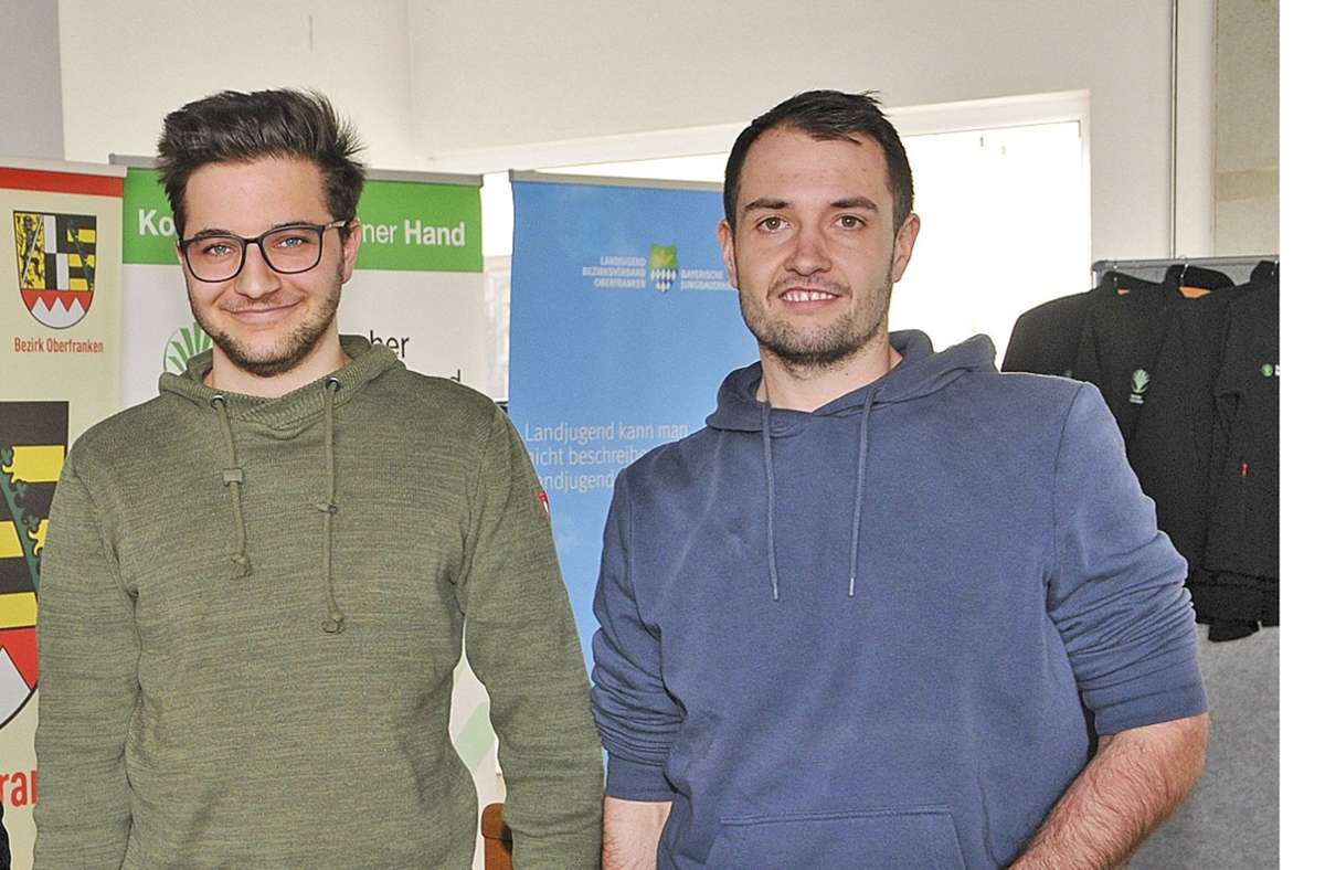 Maximilian Voit (rechts) und Janek Kießling  waren beim Bezirksentscheid im Berufswettbewerb der Landjugend erfolgreich und werden den Regierungsbezirk beim Landesentscheid Anfang Mai vertreten. Foto: /Fuchs