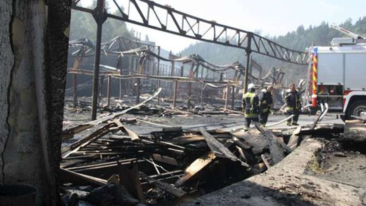 Hof: Brand im Sägewerk: Katastrophenfall ausgerufen