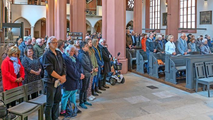 In Bayreuth: Ostergebete für totes Mädchen in Wunsiedel