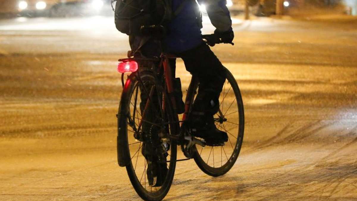 Fichtelgebirge: Marktleuthen: Männer finden 20-Jährigen verletzt neben Fahrrad