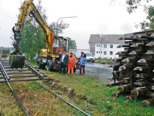 Knapp die Hälfte der Bahnstrecke zwischen Lanzendorf und Schlömen wurde bereits zurückgebaut. Unser Bild entstand am früheren Bahnhof in Lanzendorf.	Foto: Reißaus Quelle: Unbekannt