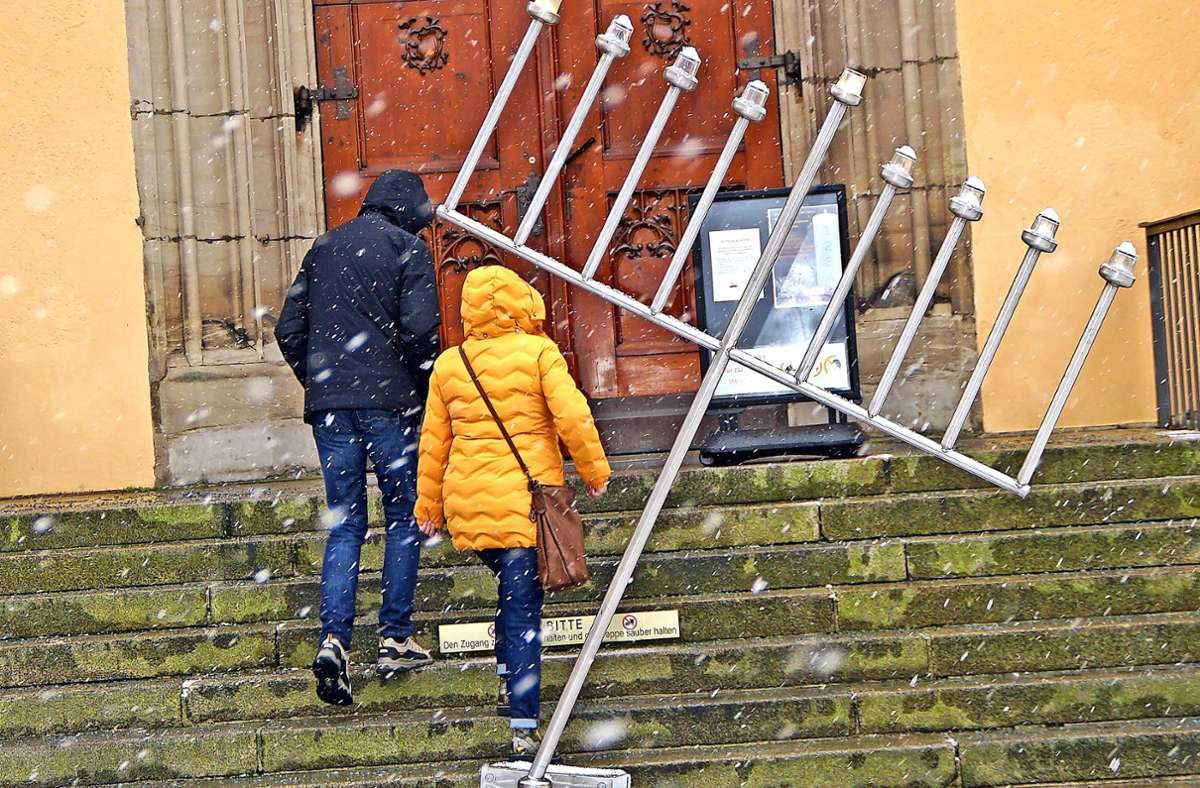 El palo del candelabro frente a la Marienkirche está torcido.  Foto: Keltsch