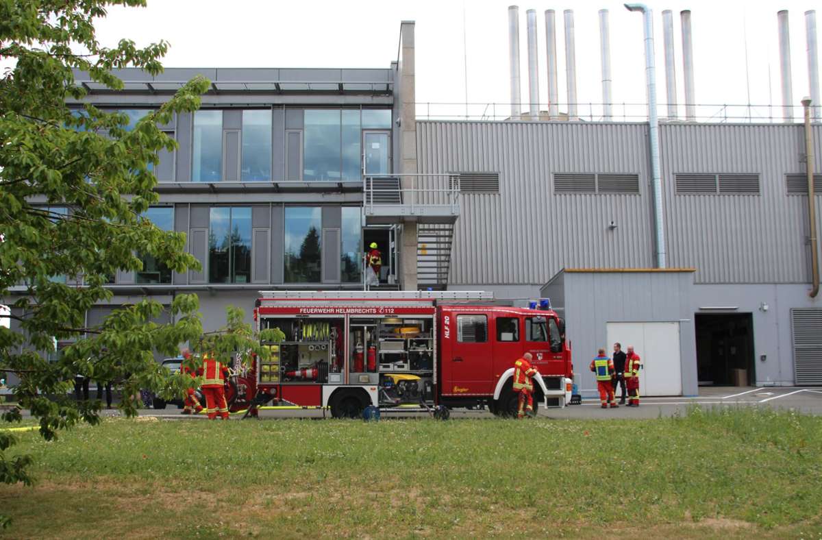 Wegen eines brennenden Schlauchs mussten die Brandschützer ins Gewerbegebiet zur Firma Raumedic  ausrücken.